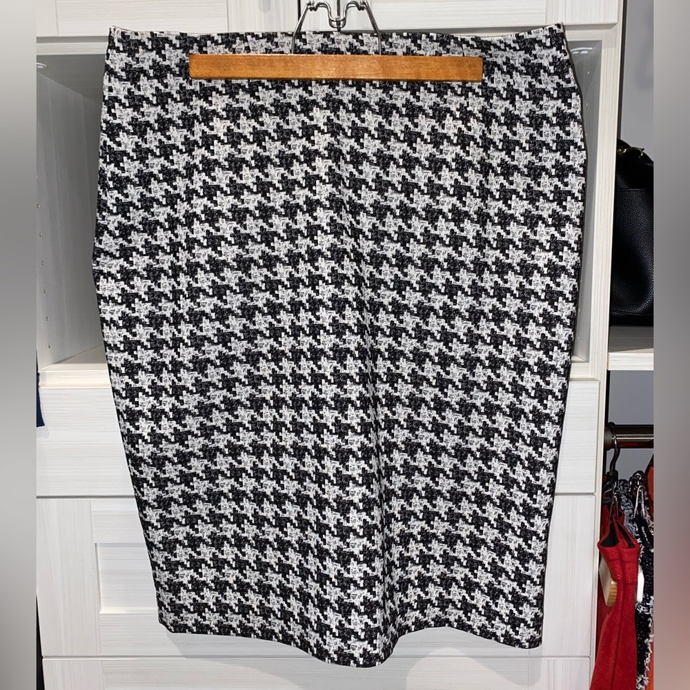 Kasper Houndstooth Pencil Skirt